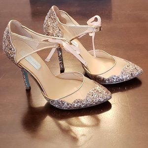 Betsey Johnson Champagne Glitter Stela Pumps size 7-1/2